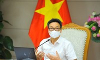 越南政府副总理武德担与胡志明市市委领导人座谈