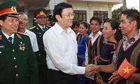 President Truong Tan Sang works with Gia Lai provincial leaders 