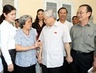 Party General Secretary Nguyen Phu Trong meets voters in Ha Noi