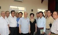 CPV General Secretary Nguyen Phu Trong meets voters in Tay Ho district 