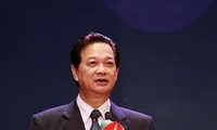 PM Nguyen Tan Dung chairs government monthly meeting
