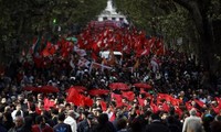 Tens of thousands protest against austerity in Rome and Madrid