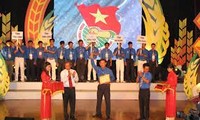Luong Dinh Cua awards granted to 300 outstanding rural youths