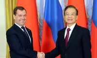 China inks cooperation deals with Russia