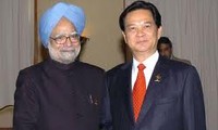 PM Nguyen Tan Dung holds talks with Indian counterpart Manmohan Singh  