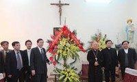 VN Fatherland Front executives offer Christmas greetings to Archbishop of Hanoi