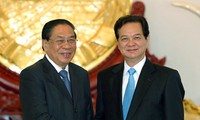PM Dung received by Laotian Party General Secretary and Cambodian PM