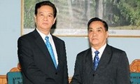 PM Dung holds meeting with Lao leader