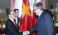 Vietnam treasures ties with Poland