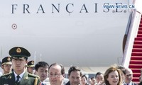 French President visits China to promote trade