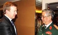 Deputy Defense Minister Nguyen Chi Vinh receives defense leaders at Shangri La Dialogue