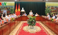 Party leader Nguyen Phu Trong works with Hai Phong Municipal Party Committee
