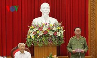 Party leader works with Police Central Party Committee
