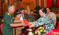 Vice President Nguyen Thi Doan received Dong Thap revolutionary veterans