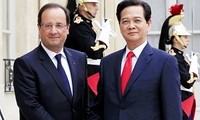 Prime Minister Nguyen Tan Dung meets French President 