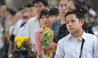Vietnamese people pay tribute to General Vo Nguyen Giap