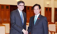 Prime Minister Nguyen Tan Dung receives US Treasury Secretary Jacob J. Lew