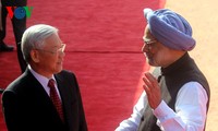 Party leader Nguyen Phu Trong welcomed at the Indian Presidential Palace
