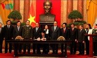President Truong Tan Sang ratifies the publication of amendment to the Constitution