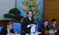 Deputy Prime Minister Nguyen Xuan Phuc chairs a meeting on administrative reform
