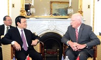 President Truong Tan Sang receives US senator Patrick Leahy