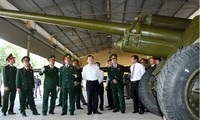 President Truong Tan Sang visits units of Military Zone 7