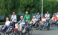 The number of international visitors to Vietnam increases
