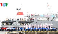 Youth Union vessels sail off to Truong Sa or Spratly archipelago