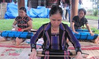 “Zeng” weaving revived in A Luoi district, Thua Thien Hue province
