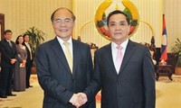 NA Chairman meets with Lao PM in Vientiane
