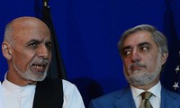 Afghan presidential rivals reach a power-sharing deal