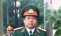Defense Minister Phung Quang Thanh visits China