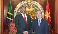 National Assembly Chairman Nguyen Sinh Hung receives Tanzanian President