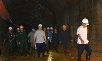 Deputy PM Hoang Trung Hai directs rescue activities at Lam Dong tunnel collapse