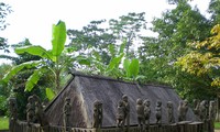Grave statues of the Bana