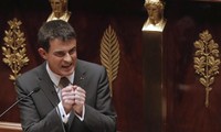 French government survives no-confidence vote