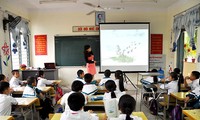 Promoting IT application and new teaching methods among educators