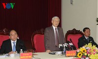 Party leader Nguyen Phu Trong works with Government Inspectorate