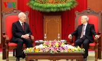 Party leader Nguyen Phu Trong receives Russian Ambassador 