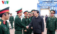 President Truong Tan Sang visits Hai Phong international terminal and defense industrial group 189