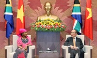 NA Chairman Nguyen Sinh Hung receives South African House of Assembly Speaker