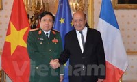 Vietnam, France boost defense ties