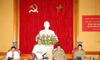 Deputy PM Nguyen Xuan Phuc works with Public Security Ministry