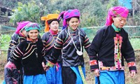 Pu Peo people preserve traditional clothes