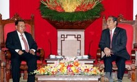 Vietnam, Laos commit to promote their special unity and cooperation 