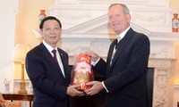 Hanoi, London boost financial cooperation
