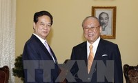 PM Nguyen Tan Dung meets the Japan-Vietnam Friendship Parliamentary Alliance special advisor 