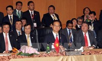 Vietnam contributes to the 27th ASEAN Summit and related meetings
