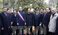 Prime Minister meets overseas Vietnamese in France