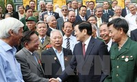 President Truong Tan Sang meets former prisoners of war